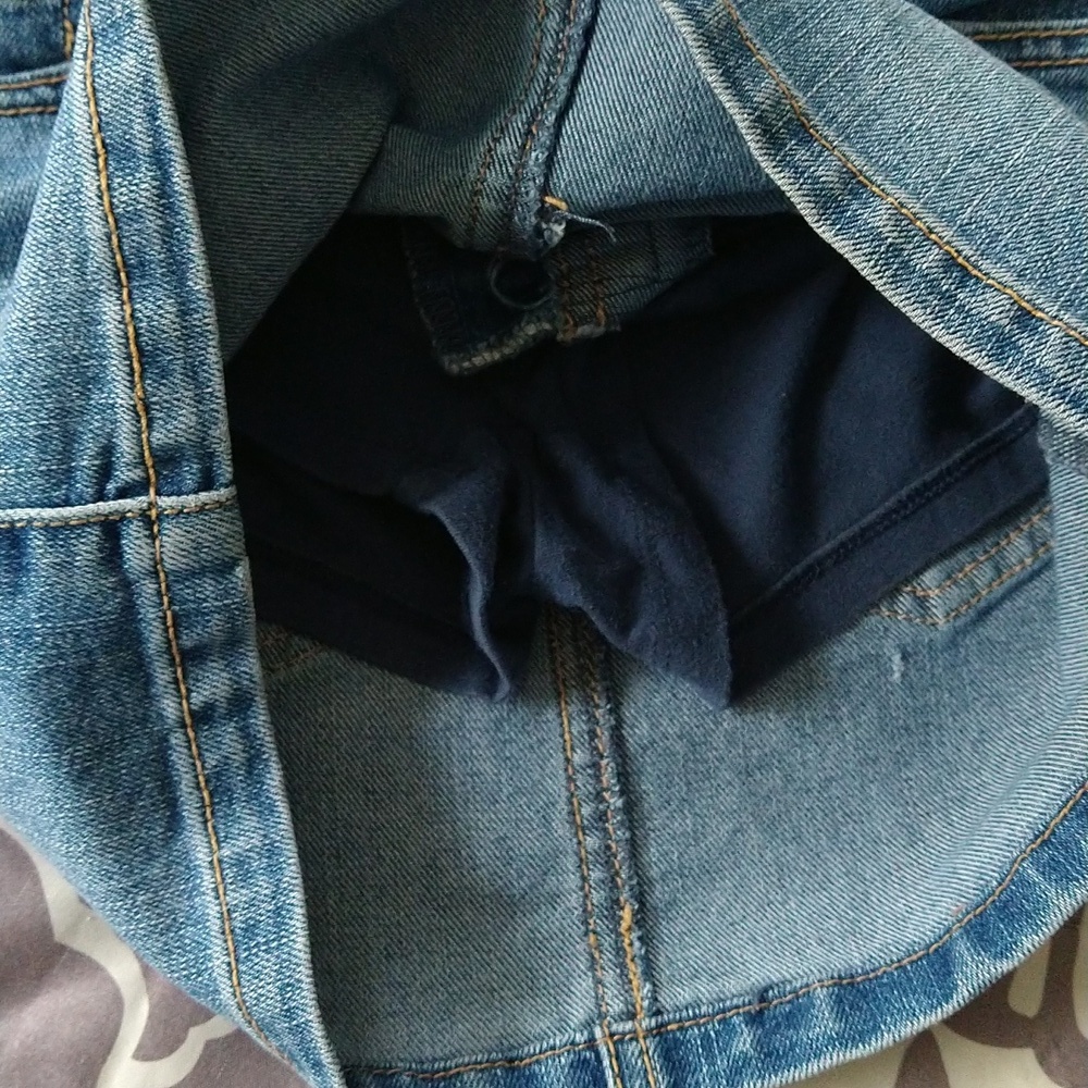 2/$20 Classic Cut denim skirt size 5 - Picture 3 of 3